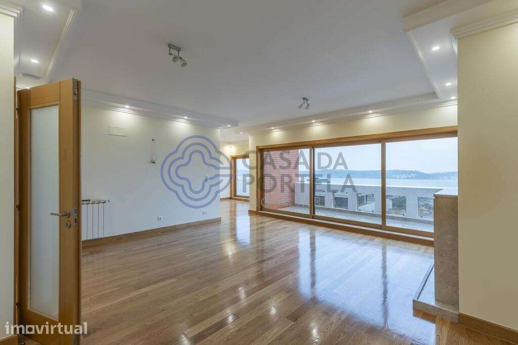 Apartamento T4 em Condominio Fechado de luxo - R. Dr. Mário Charrua, 4 - Grande imagem: 3/56