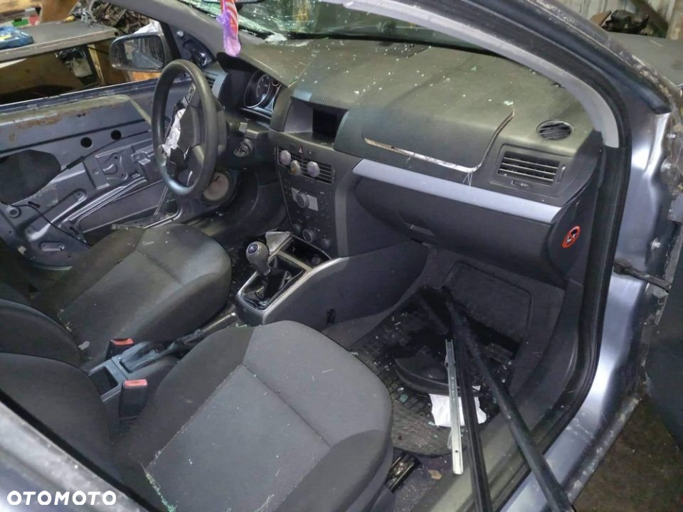 Części Opel Astra III H 1.7 diesel  hatchback 5-drzwi - 4