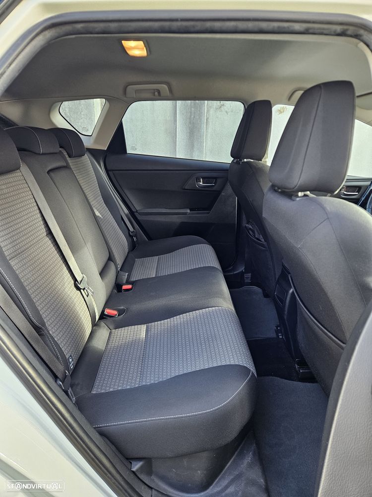 Toyota Auris 1.8 HSD Comfort +P.Techno+P.Sport - 10