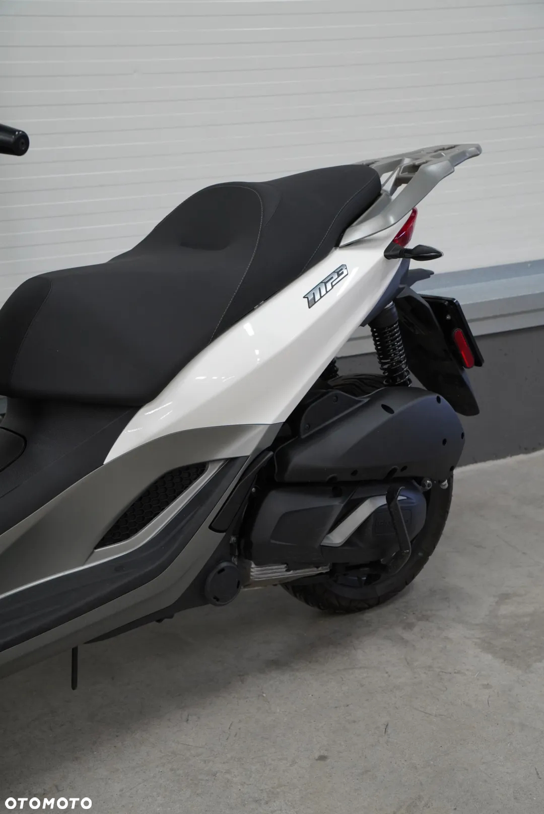 Piaggio MP-3 - 9