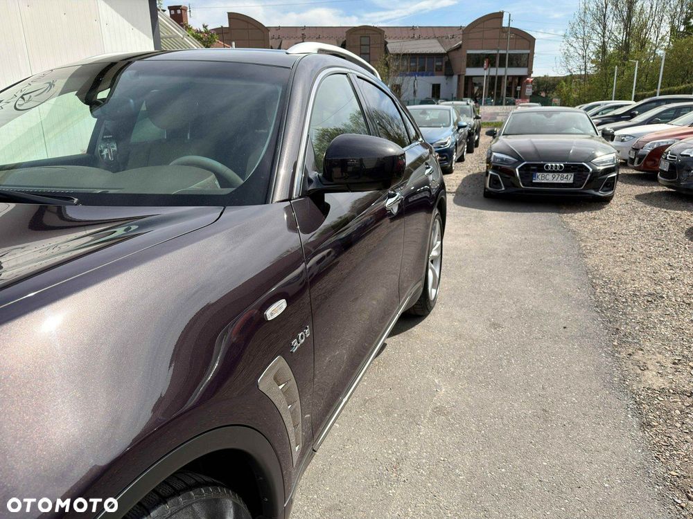 Infiniti QX70 - 2