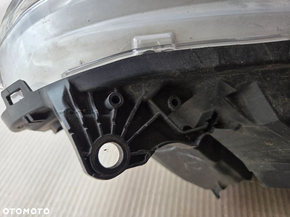 Lampa przednia lewa  Peugeot 208 I LIFT - 10
