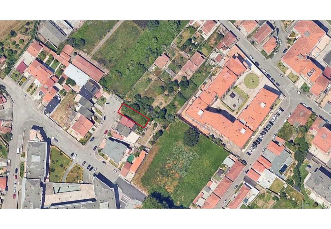 Terreno em Zona Residencial com 275m² para Moradia - Grande imagem: 2/2
