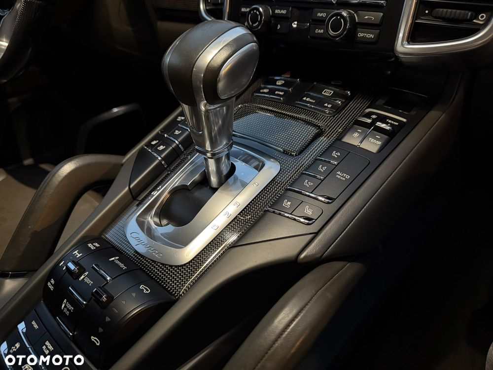 Porsche Cayenne Turbo S - 23