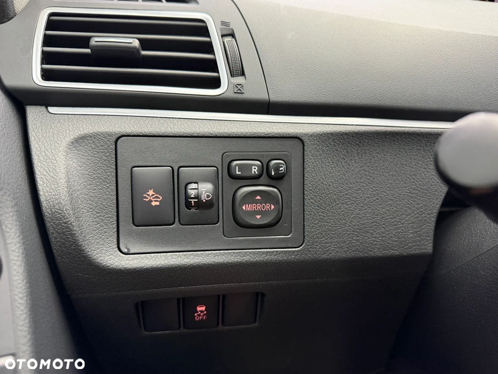 Toyota Verso 1.8 Premium 7os - 25
