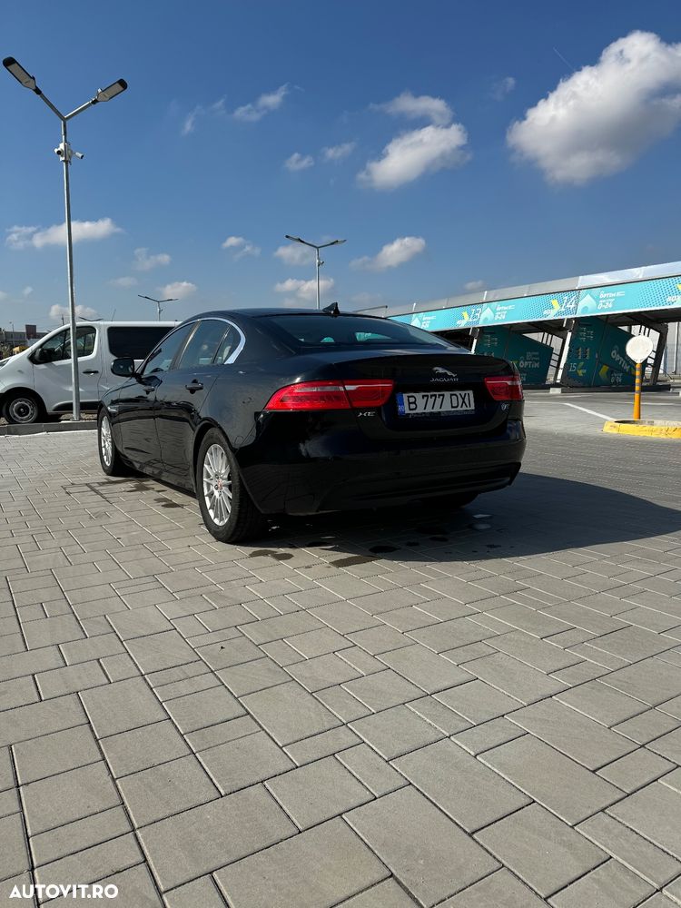 Jaguar XE - 6