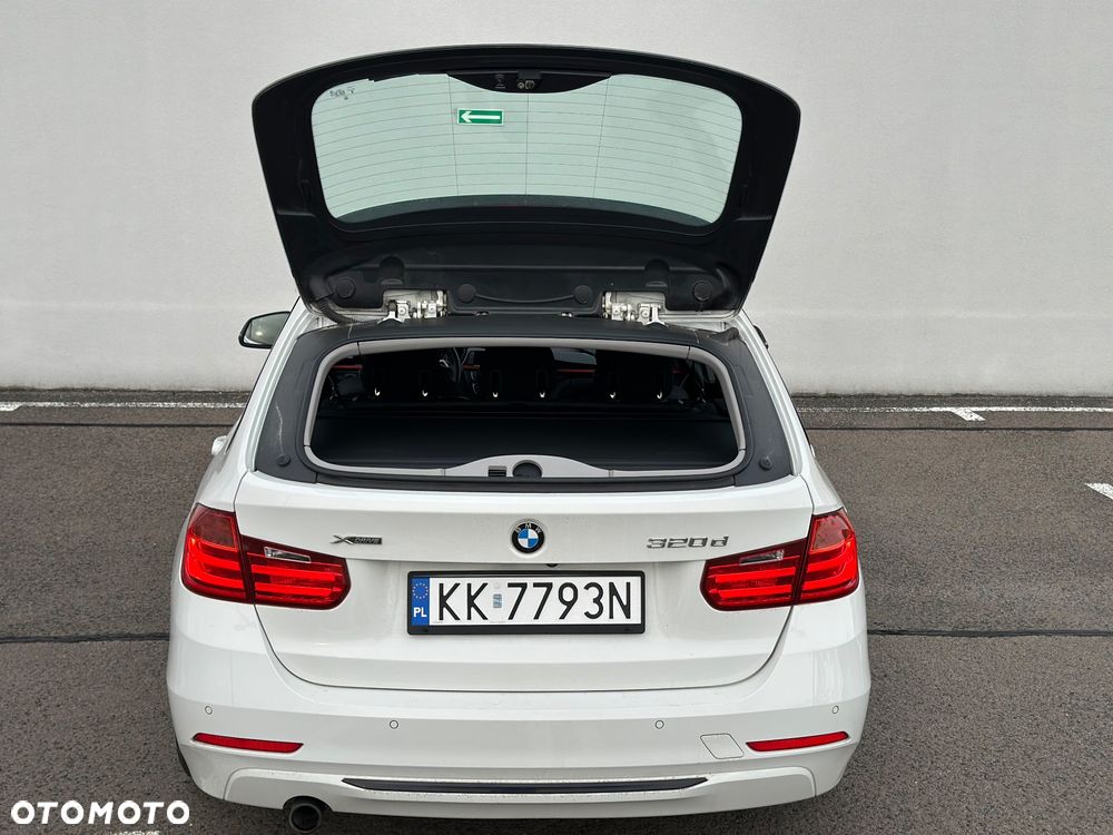BMW Seria 3 320d Touring xDrive Sport Line - 13