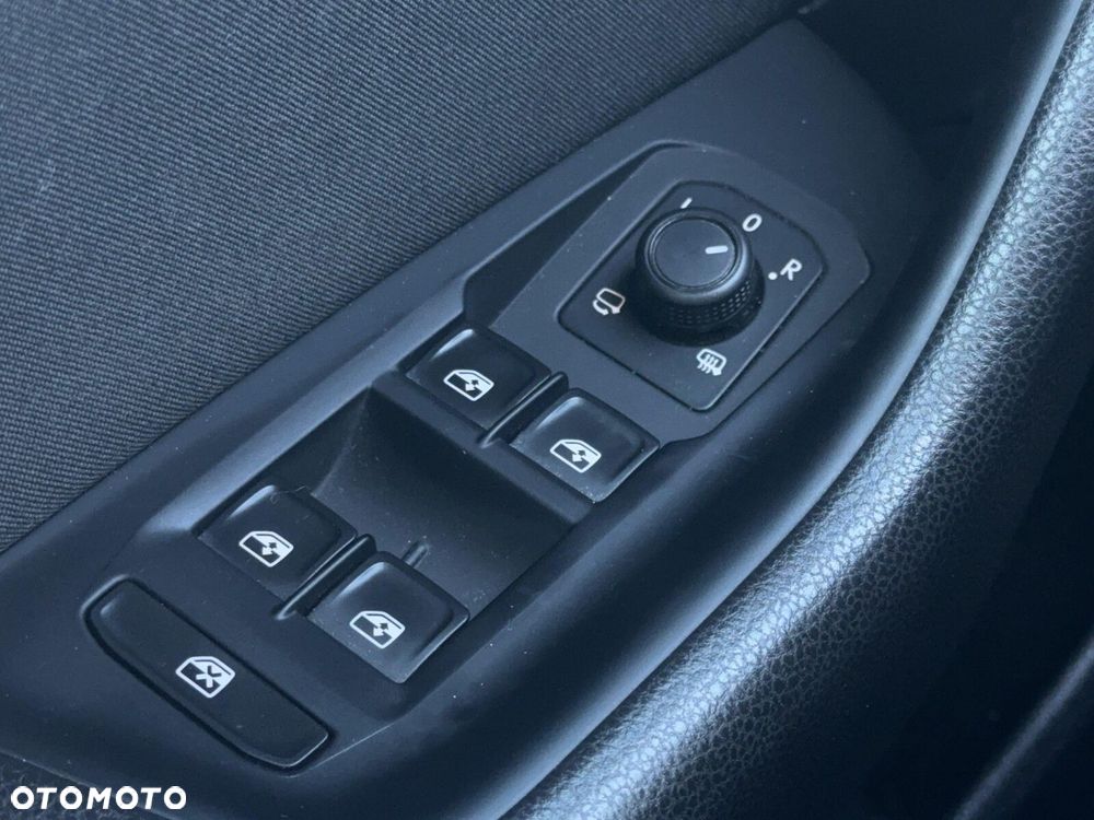 Volkswagen Passat - 32