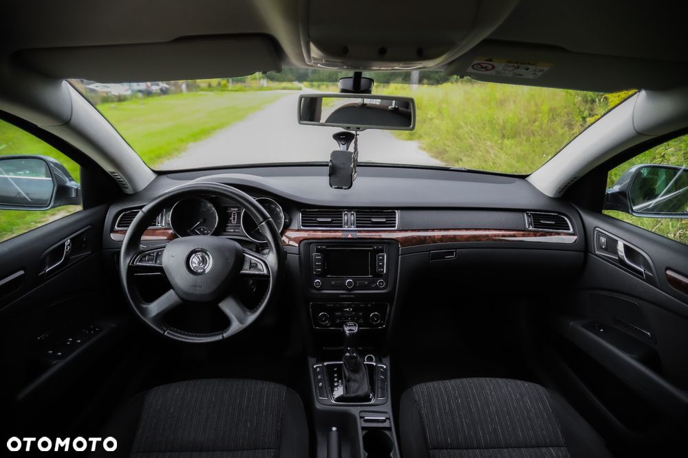 Skoda Superb 2.0 TDI Elegance DSG - 3