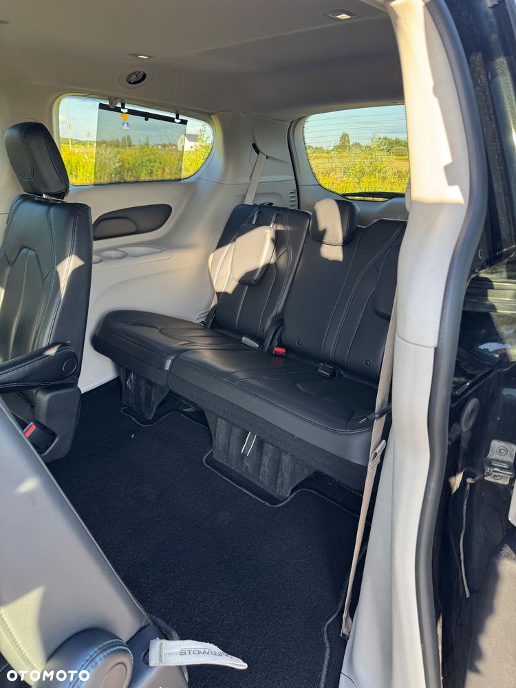 Chrysler Pacifica - 10