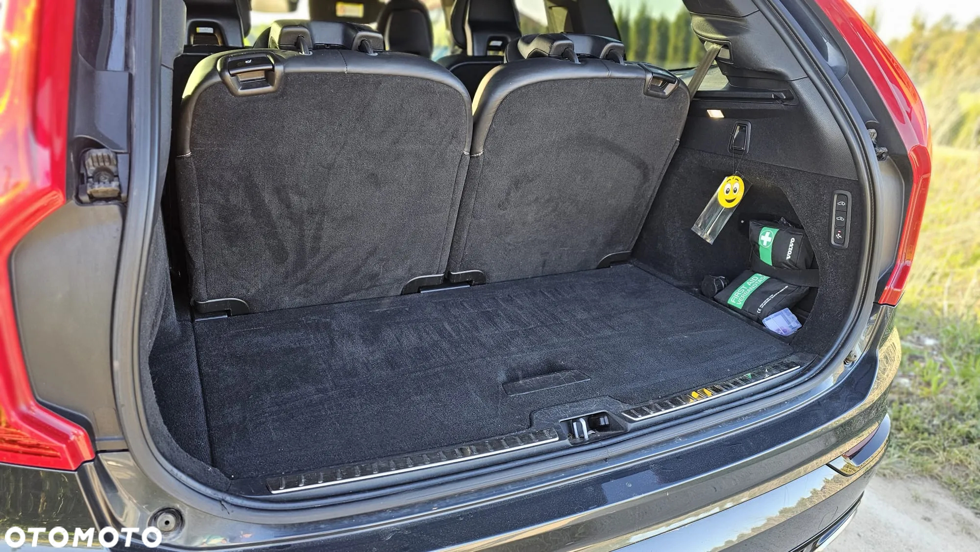 Volvo XC 90 T8 AWD Plug-In Hybrid R-Design 7os - 32