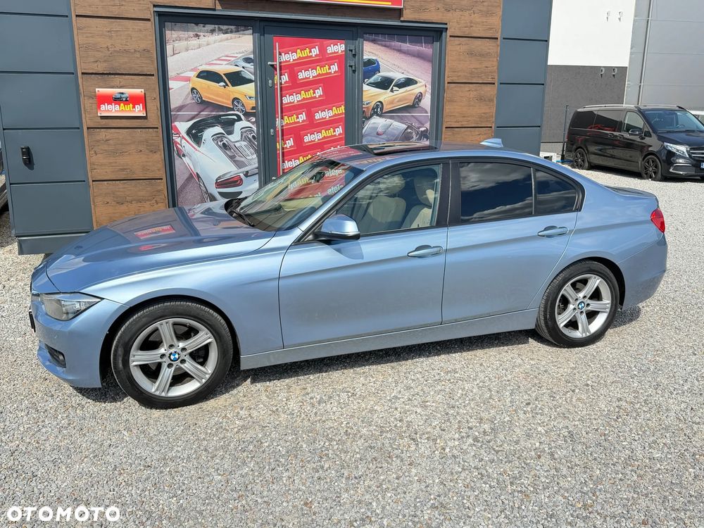 BMW Seria 3 320i Luxury Line - 11