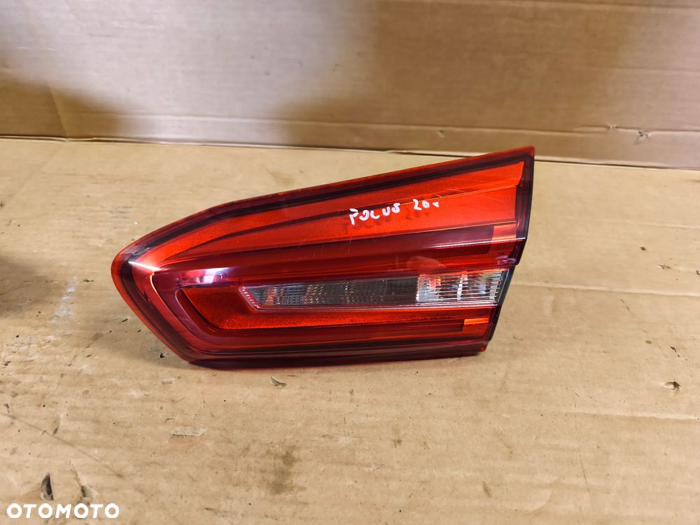 LAMPA TYŁ TYLNA PRAWA W KLAPE FORD FOCUS MK4 IV - 1