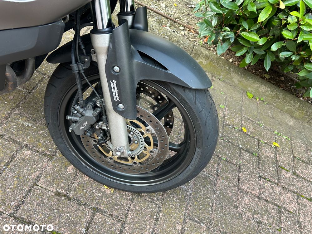 Honda VFR - 16