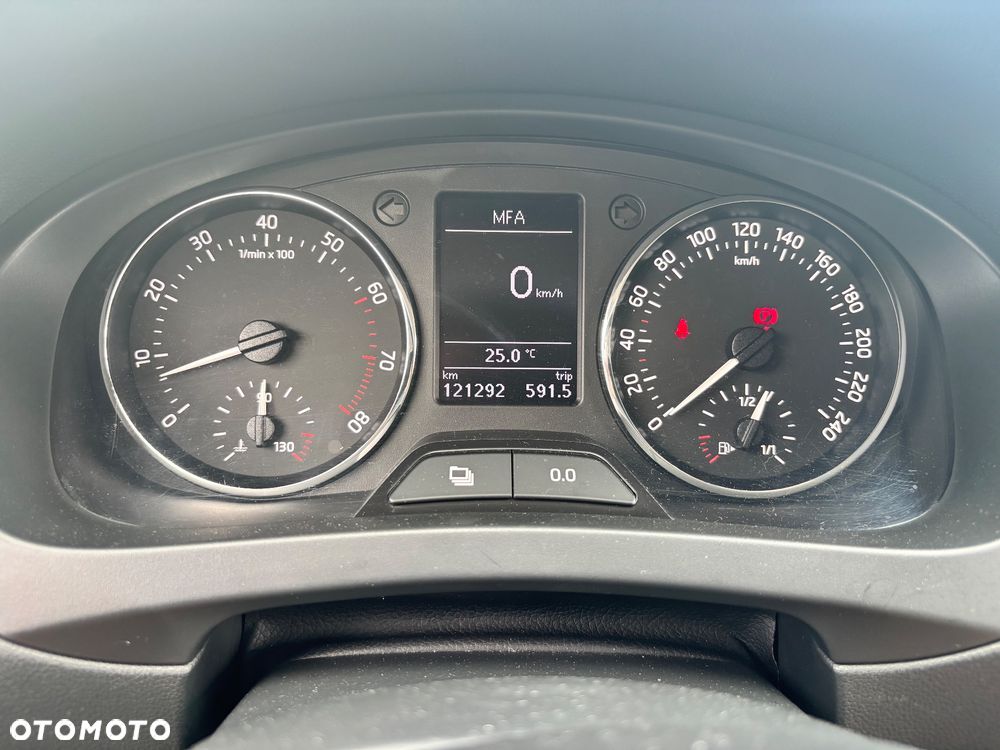 Skoda RAPID 1.2 TSI Ambition - 12