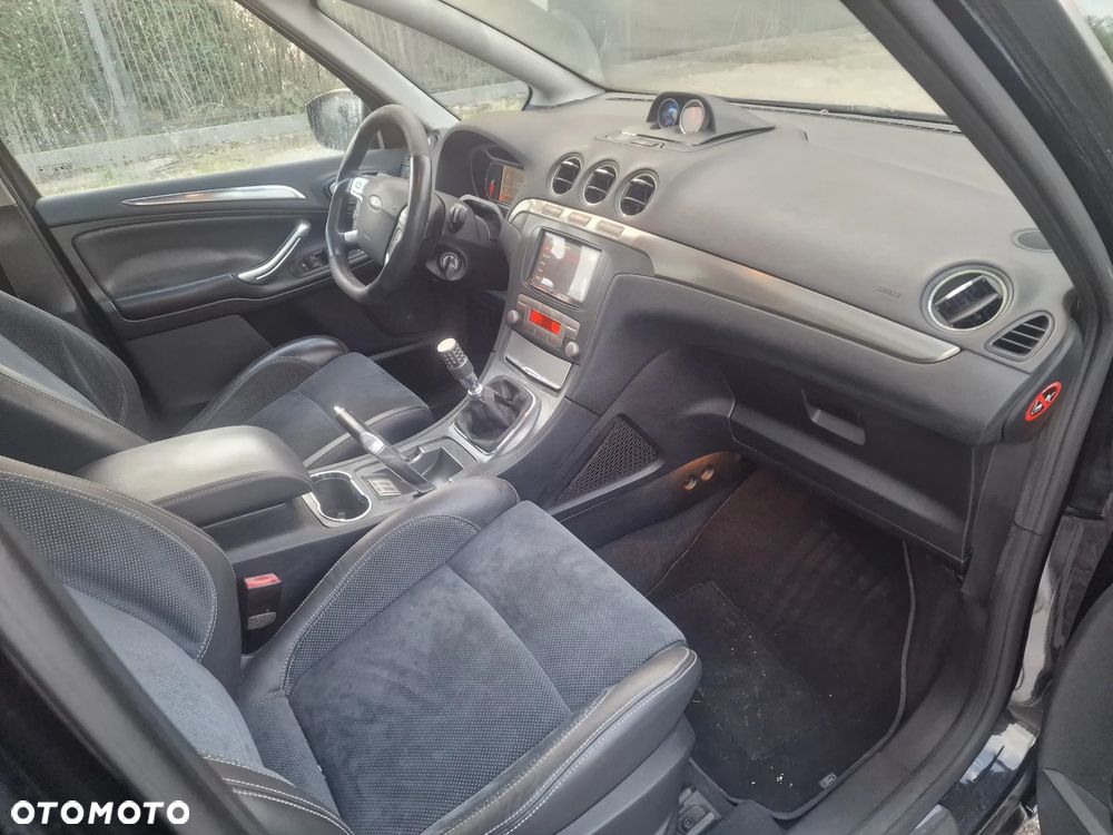 Ford S-Max - 11