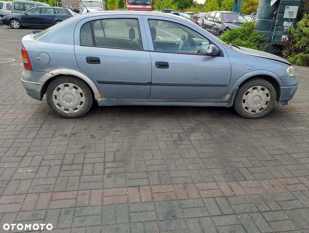 Opel Astra G (04r.) 2.0 HDI 89KM. Silnik Z14XE Skrzynia MG4 lakier 163 / 4AU / GBJ - SILVER LIGHTNING.Cały na części. GWARANCJA !!!  Przód Tył Zestaw Komplet Drzwi Klapa Zderzak Błotnik Maska Grill Atrapa Szyba Pas Lampa Lusterko Boczki Fotel Kanapa Kokpit Deska Rozdzielcza Przełącznik Włącznik Sterownik Przewody Wiązka Instalacja Moduł Komputer Czujnik Listwa Pompa Alternator Wtryski Głowica Rozrusznik Kompresor Sprzęgło Dwumas Silnik Skrzynia ABS Klimatyzacji Paliwa Wspomagania Kolektor Turbina Przepustnica Zawór Chłodnica Koło Hak Belka Sanki Zawieszenie Mcpherson Półoś Amortyzator Wydech Tłumik Zacisk Most - 7