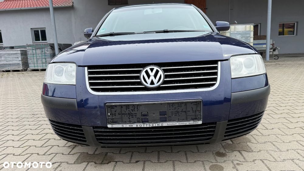 Volkswagen Passat 1.6 Comfortline Family - 23