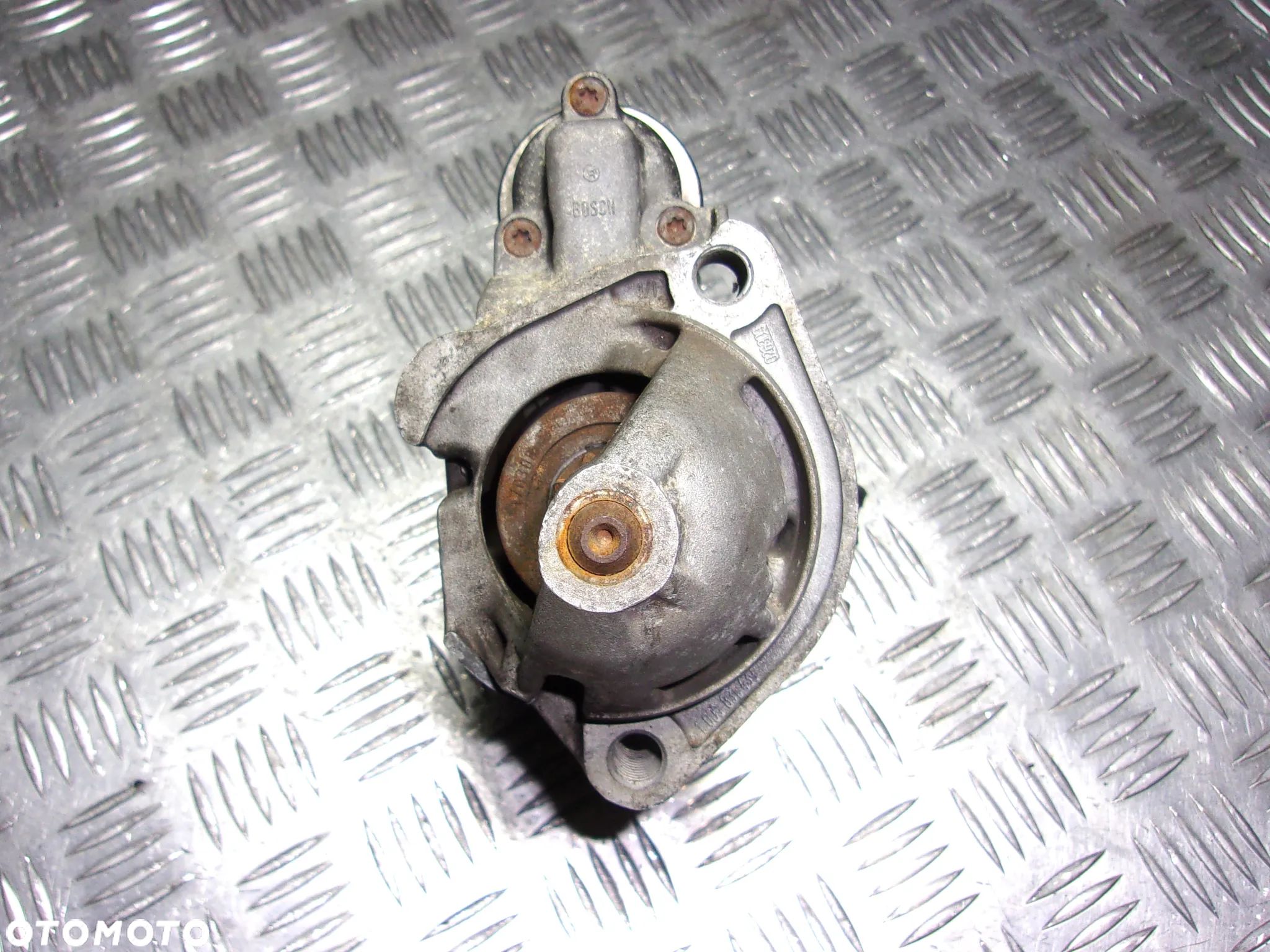 Audi A4 B7 A6 C6 Seat EXEO rozrusznik 2.0 TDI - 1