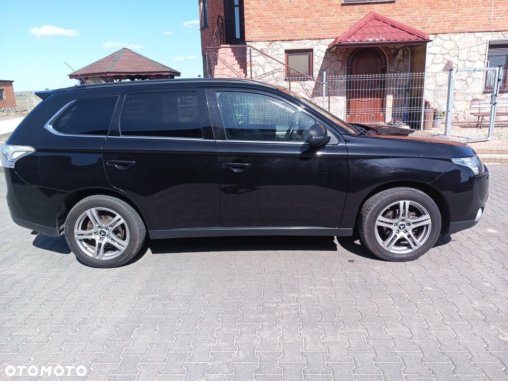 Mitsubishi Outlander - 1