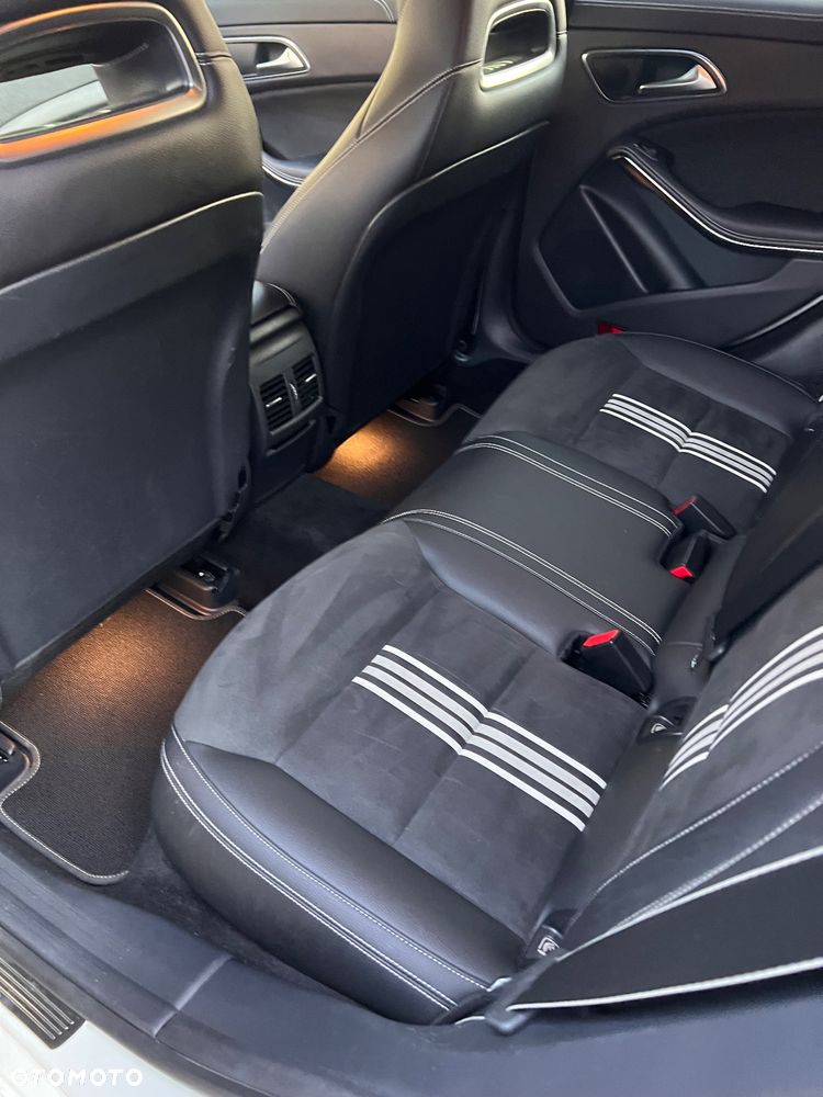 Mercedes-Benz CLA 250 4-Matic AMG Line - 27