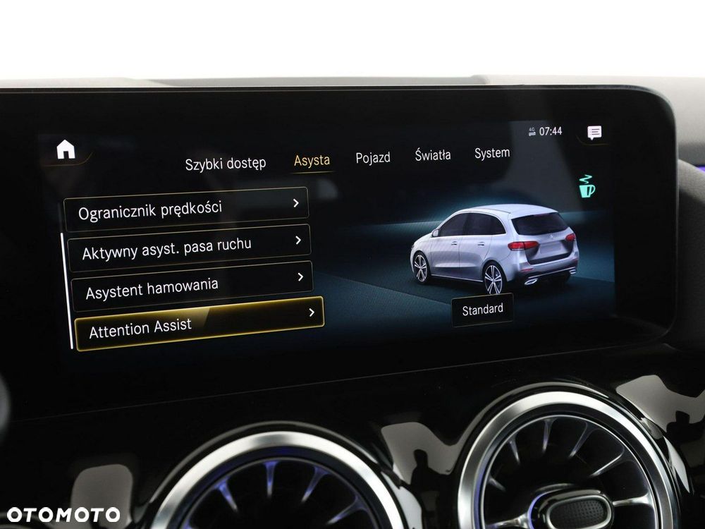 Mercedes-Benz Klasa B 180 d AMG Line 8G-DCT - 28