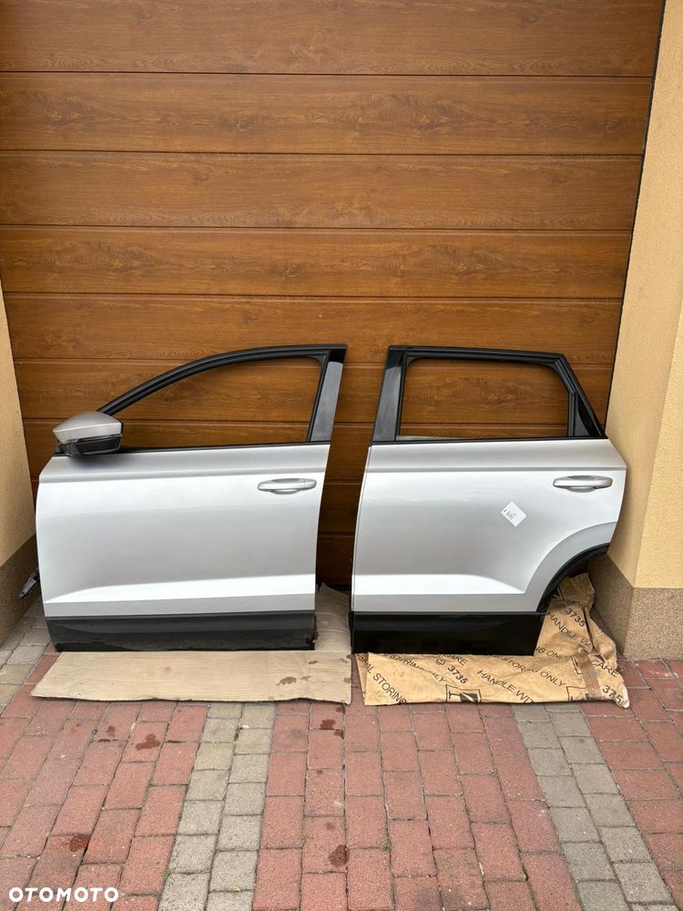 SKODA KAROQ DRZWI PRZEDNIE LEWE/TYLNE LA7W