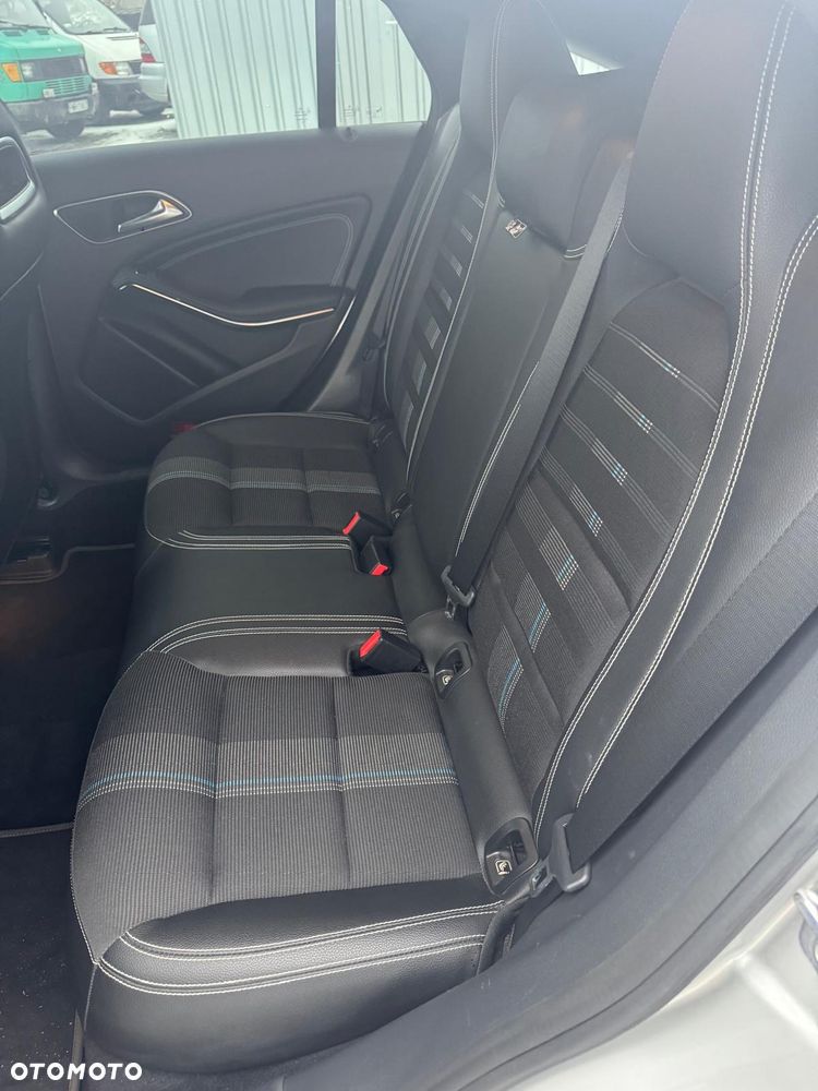 Mercedes-Benz CLA 180 UrbanStyle Edition - 9