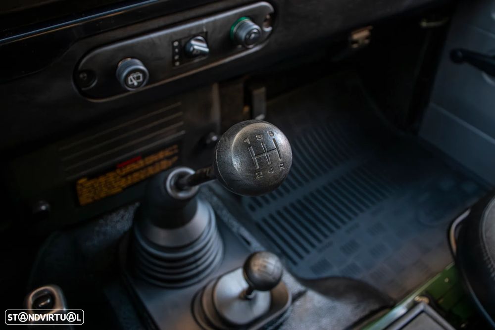 Land Rover Defender 90 2.5 TD5 Metal Top - 16