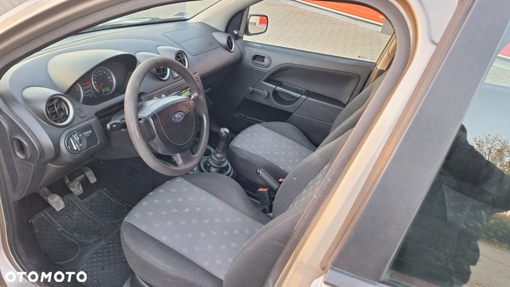 Ford Fiesta - 7