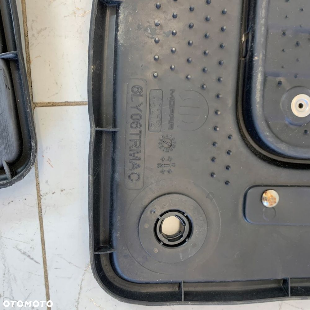 Dywaniki chodniczki oryginalne komplet 3szt DODGE RAM V 1500 LIMITED 22r - 10