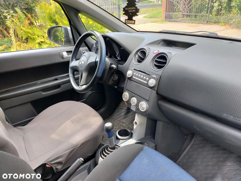 Mitsubishi Colt - 10