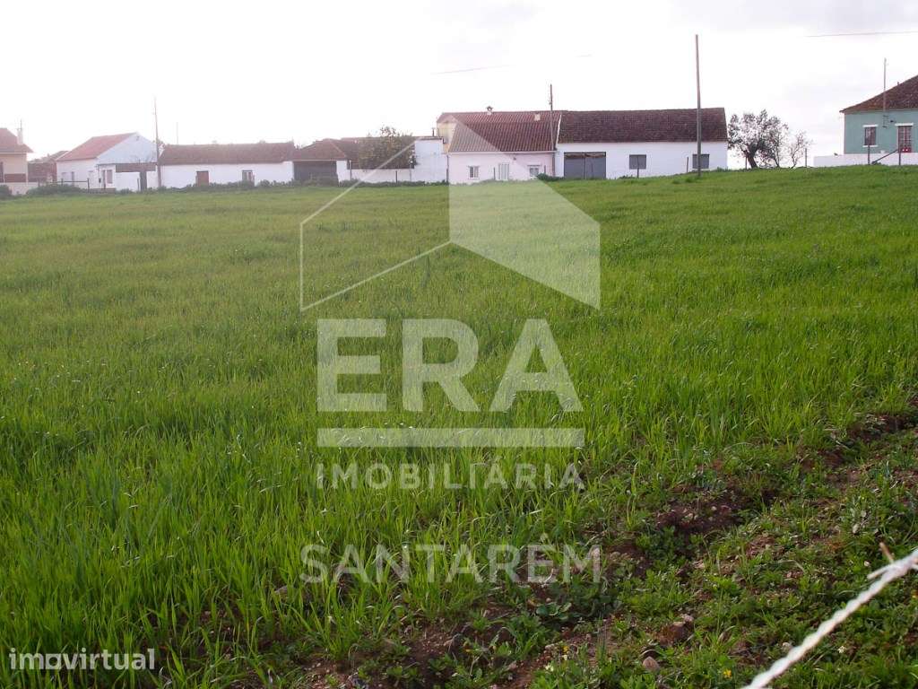 Terreno com Possibilidade de Lotear, no Centro da Vila, Para Venda - Grande imagem: 3/7