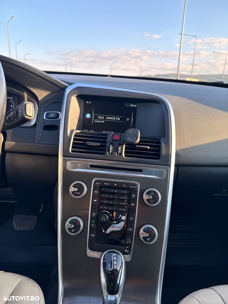 VOLVO XC60 2015 — imagine 14