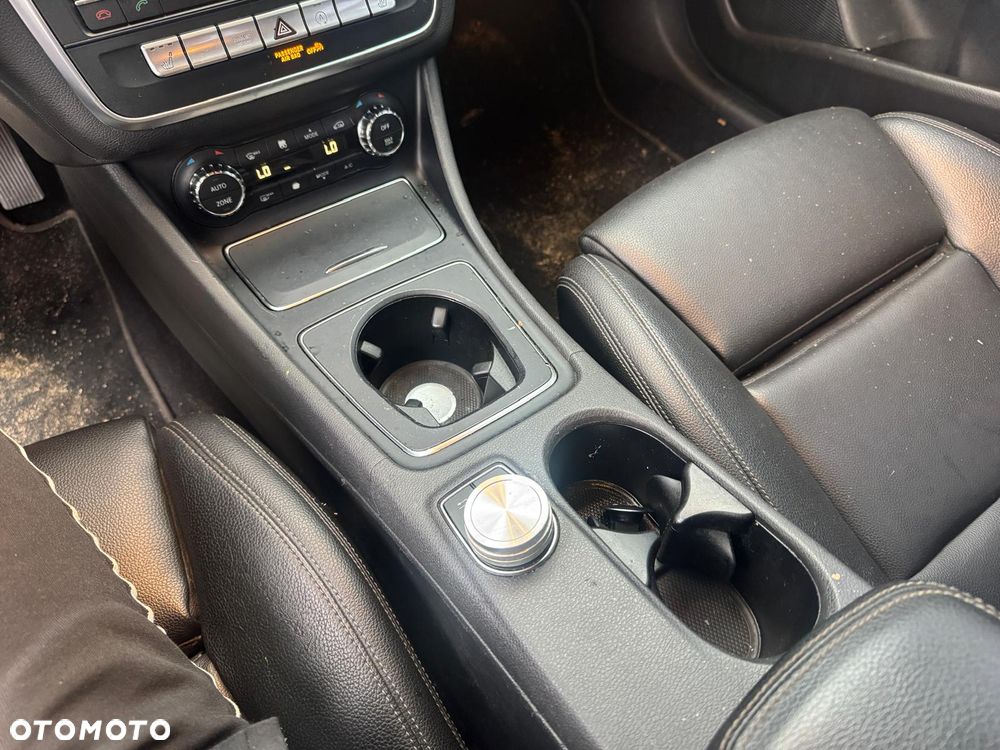 Mercedes-Benz CLA 250 7G-DCT - 17