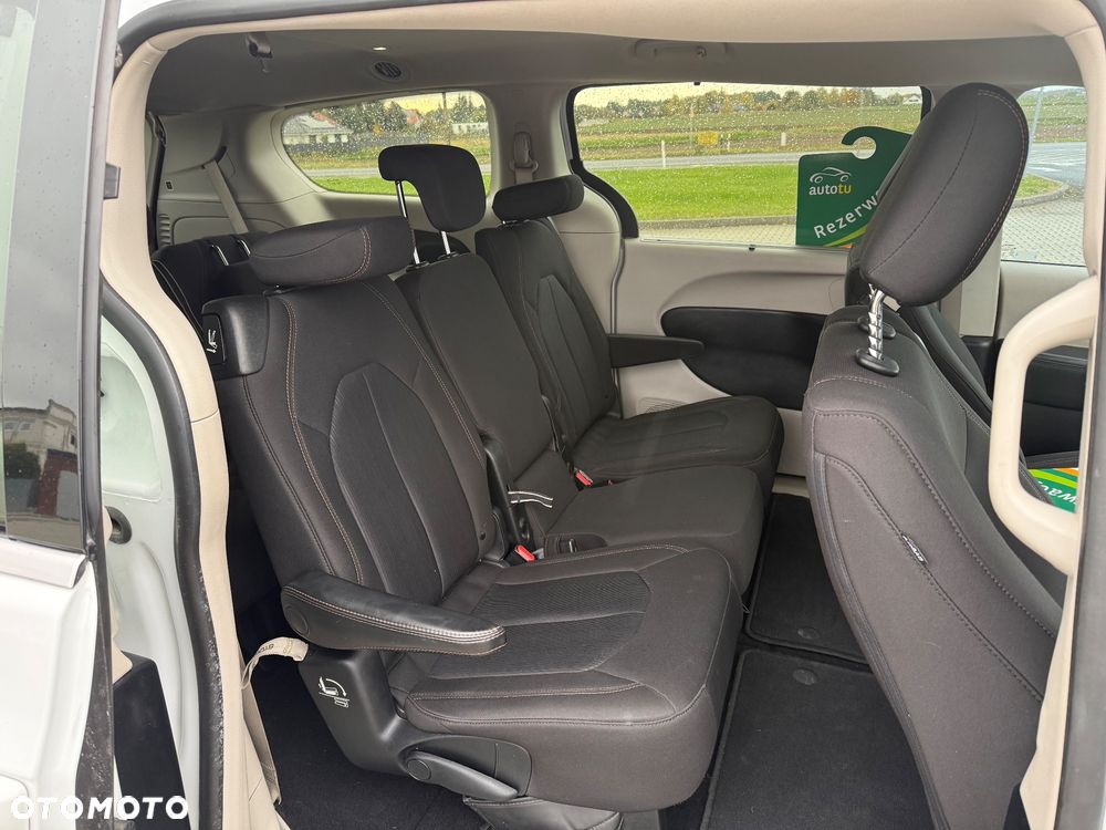 Chrysler Pacifica - 15