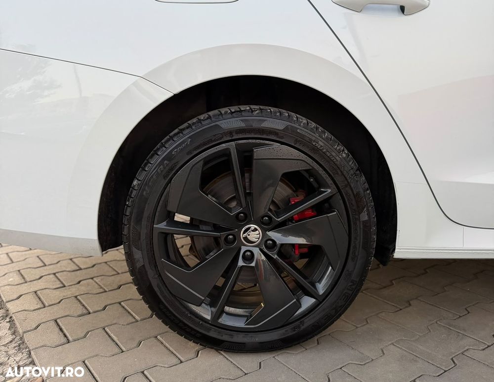 Skoda Octavia 1.4 TSI DSG RS First Edition - 9