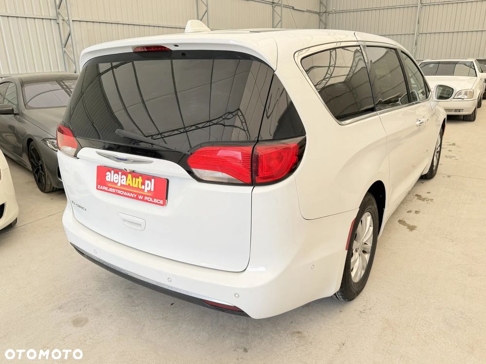 Chrysler Pacifica - 4