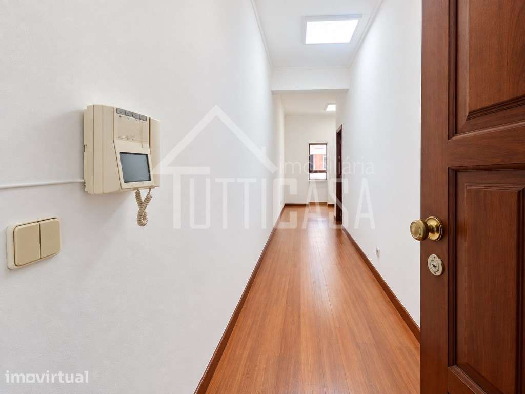 ESCRITÓRIO NO CENTRO DE TORRES VEDRAS | VENDA OU ARRENDAMENTO | 38 m² - Grande imagem: 4/12