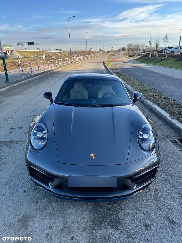 Porsche 911 Carrera GTS - 24