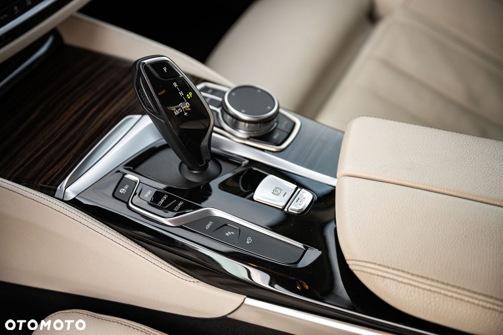 BMW Seria 5 530e iPerformance xDrive Luxury Line sport - 22
