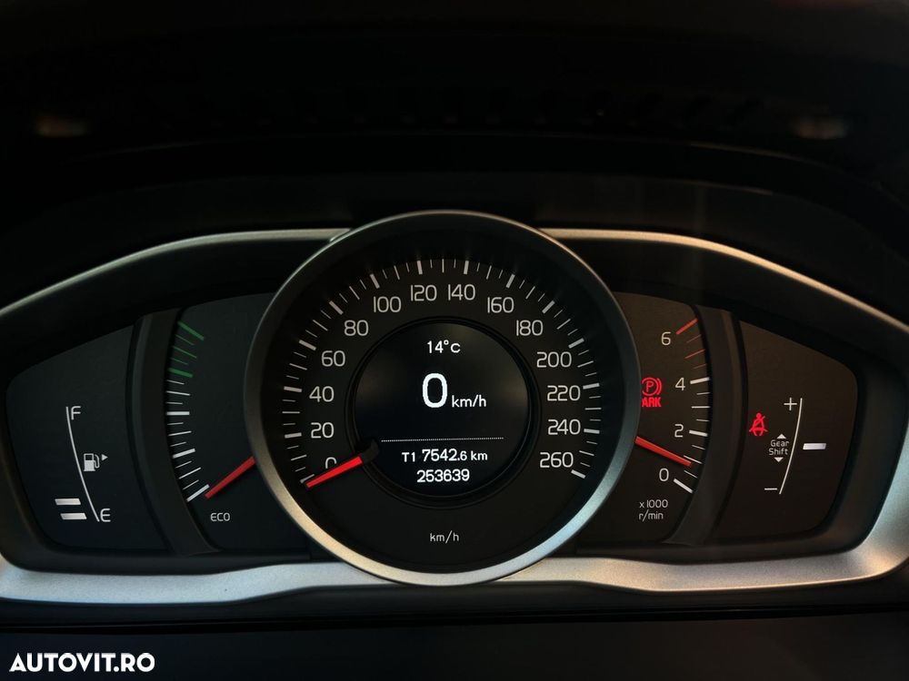 Volvo S60 D2 Momentum - 8