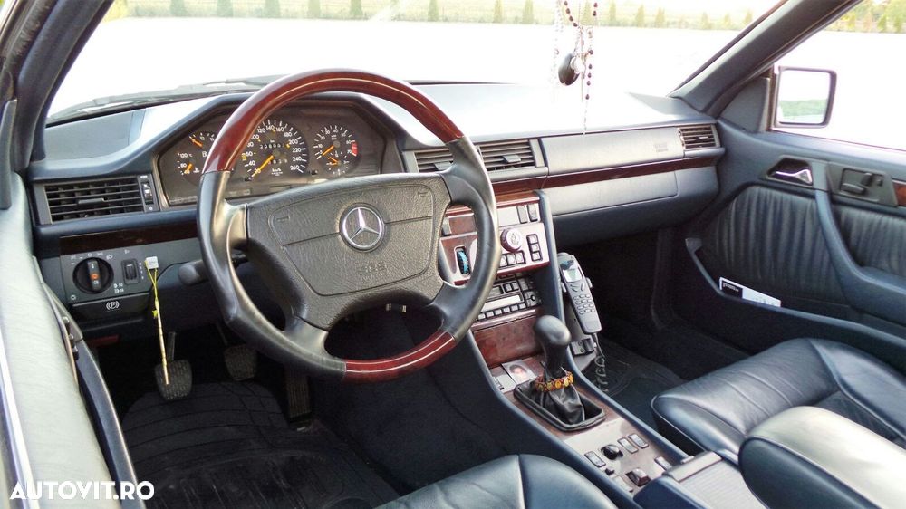 Mercedes-Benz E - 22