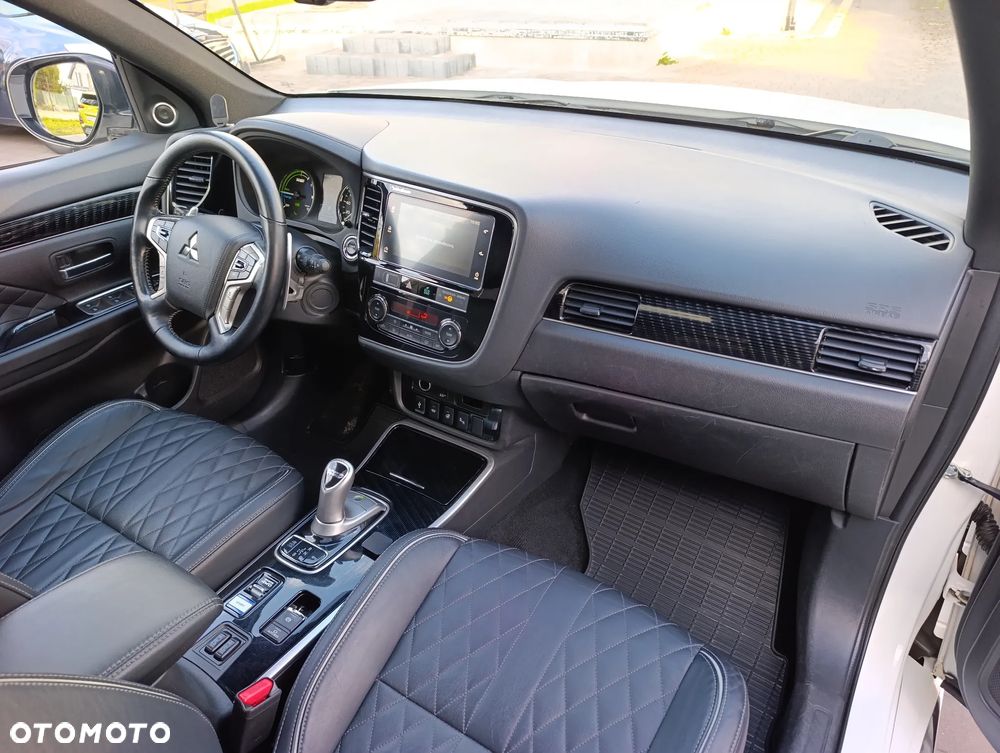 Mitsubishi Outlander 2.4 4WD Diamant+ - 13