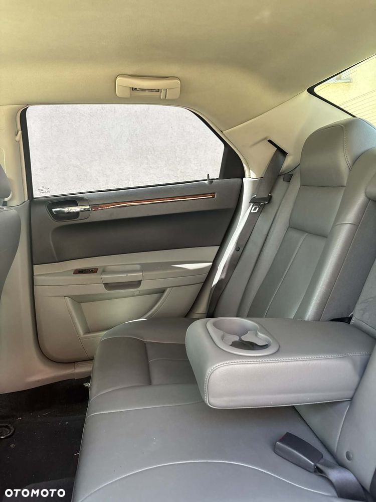 Chrysler 300C 2.7 V6 - 10