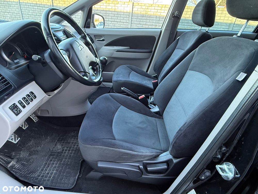 Mitsubishi Grandis - 22