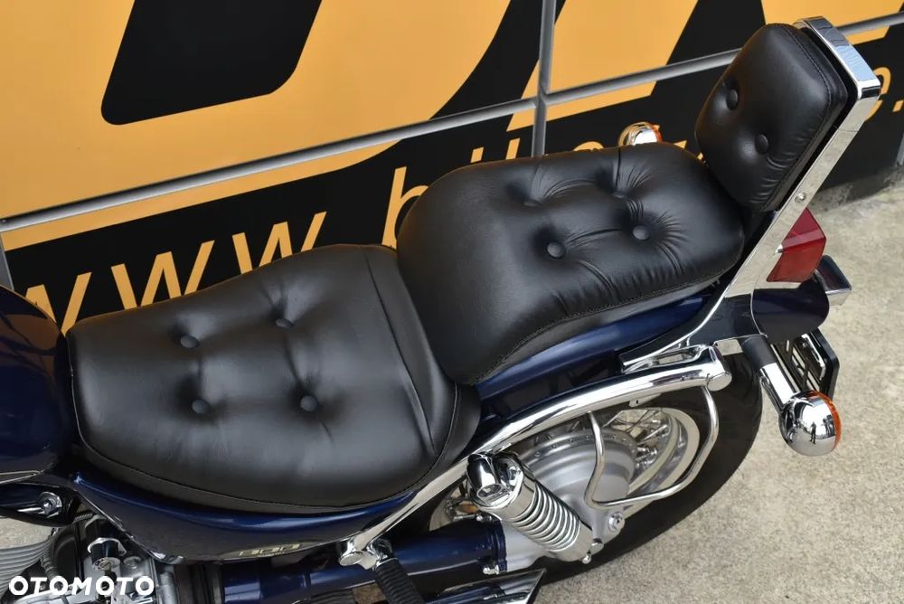 Suzuki Intruder - 13