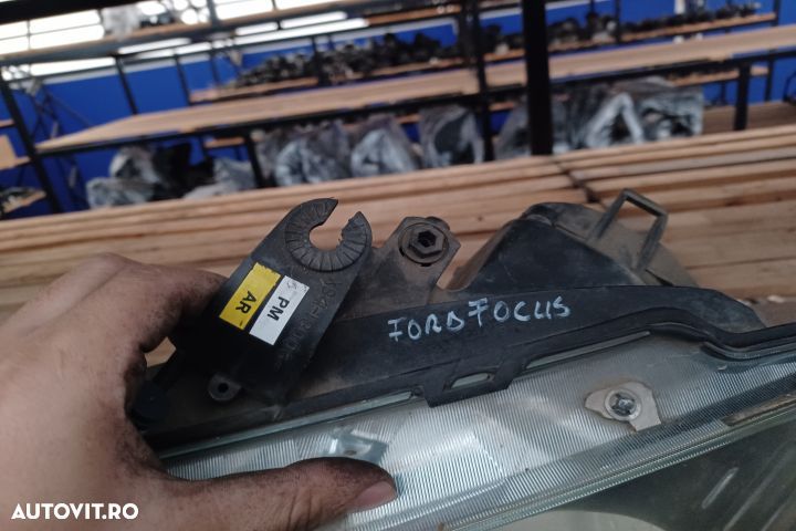 Far stanga Ford Focus 1 [1998 - 2004] Hatchback 5-usi 1.6 MT (101 hp) - 2