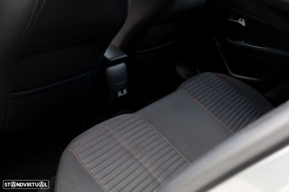 Peugeot e-208 Allure - 20