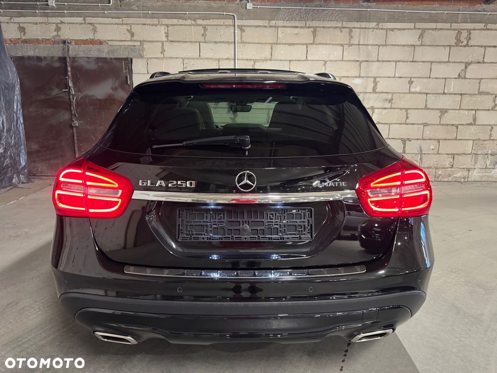 Mercedes-Benz GLA 250 4Matic 7G-DCT AMG Line - 14